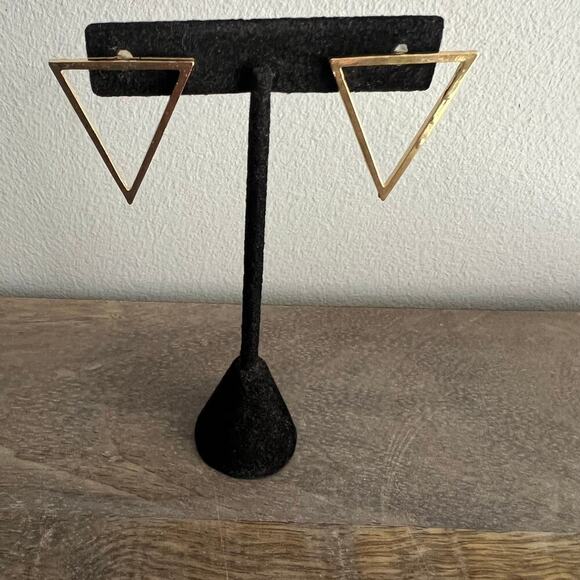 Gold tone geometric triangle earrings - Picture 1 of 4